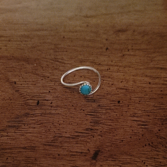 Jewelry - Elegant Silver Turquoise Ring